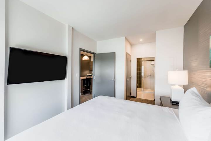 Hyatt House Winnipeg-South / Outlet Collection