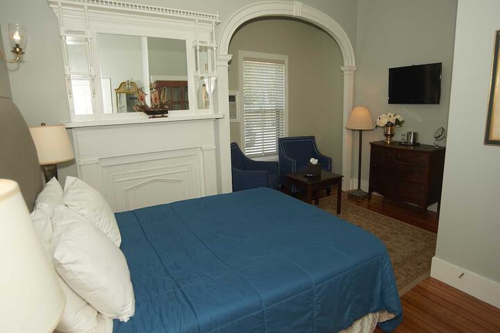 Room 152 of 183