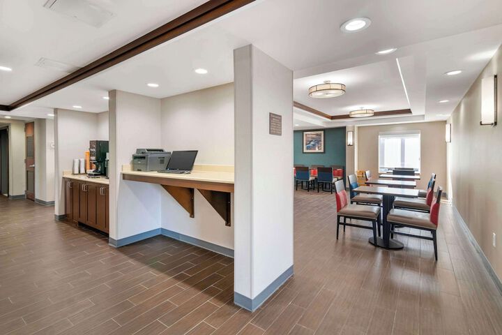 Business Center 25 of 26