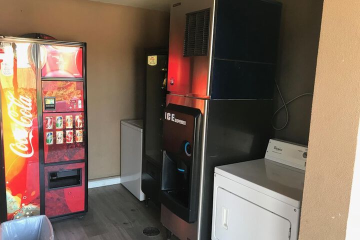 Paradise Inn & Suites