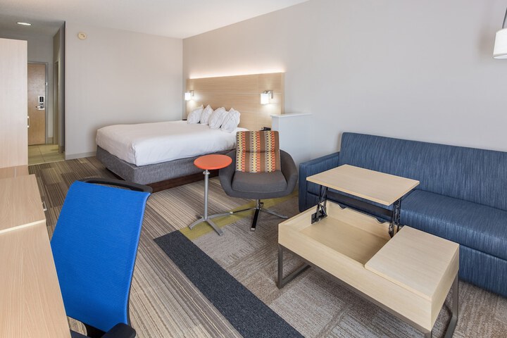 Room 17 of 37