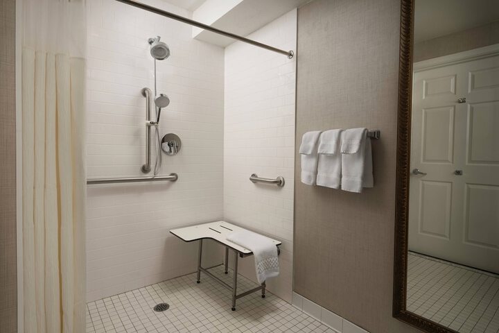 Room 13 of 33