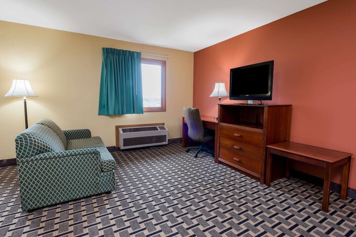 Room 6 of 18