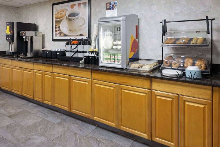 Breakfast/Coffee Service 28 of 31