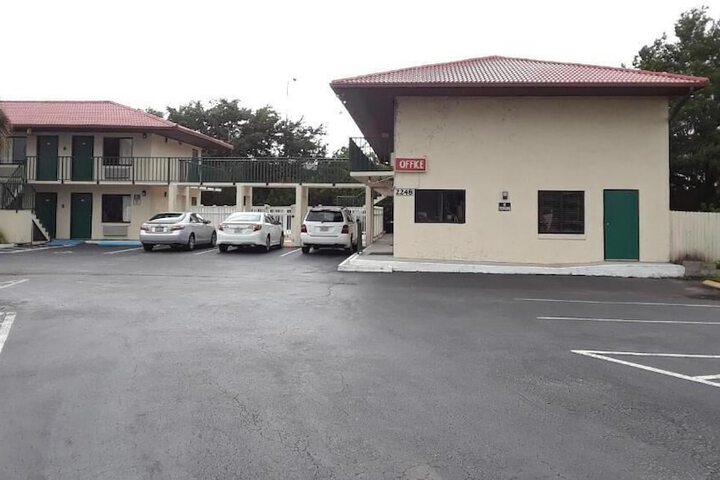 Riviera Motel