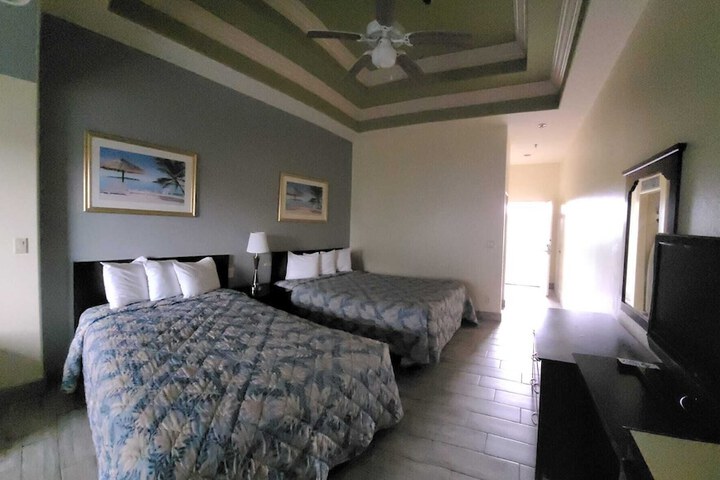 Room 10 of 25