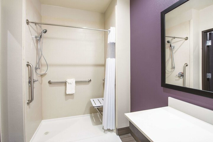 Room 15 of 28