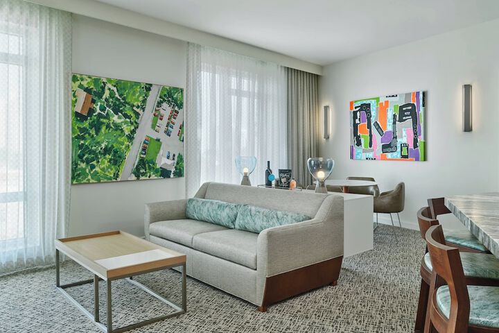 Art Ovation Hotel Autograph Collection