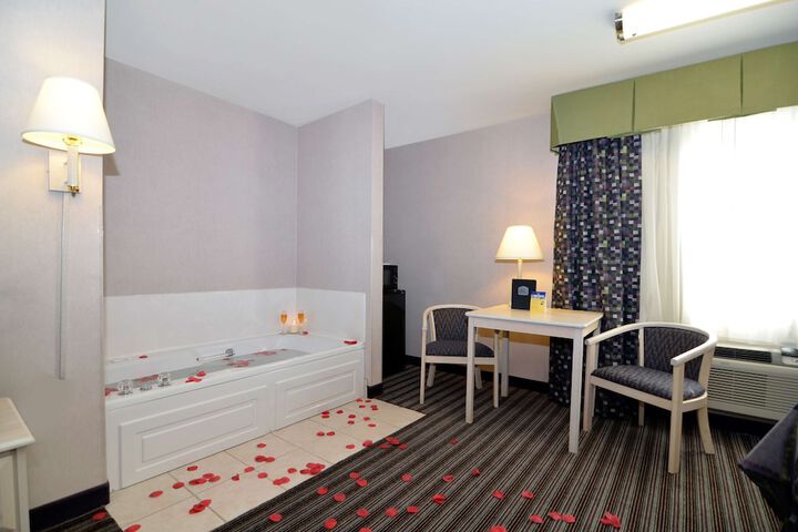 Room 7 of 19