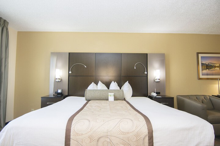 Room 5 of 33
