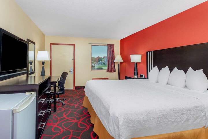Room 33 of 46