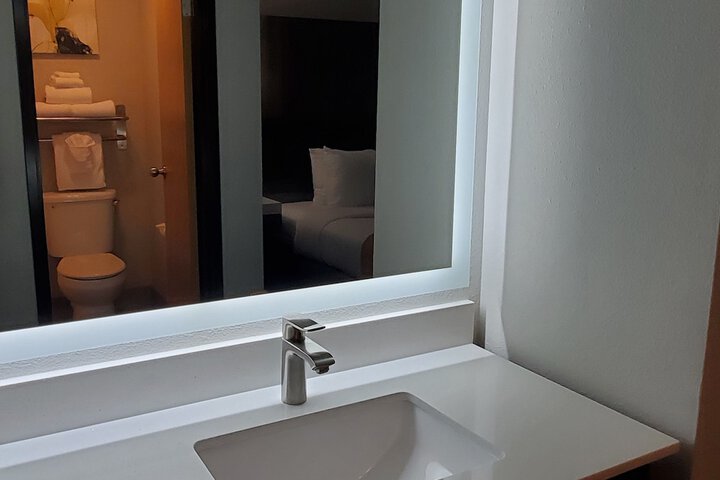 Room 72 of 93