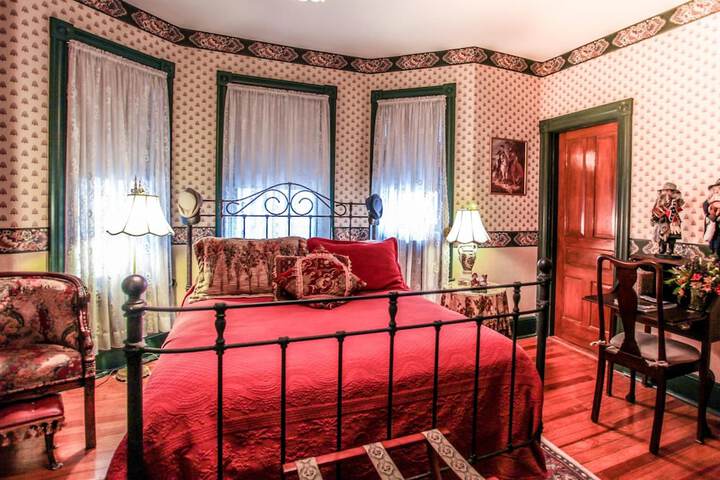Room 24 of 40