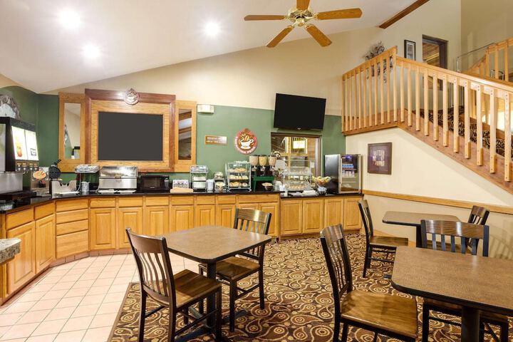 AmericInn by Wyndham Tomah