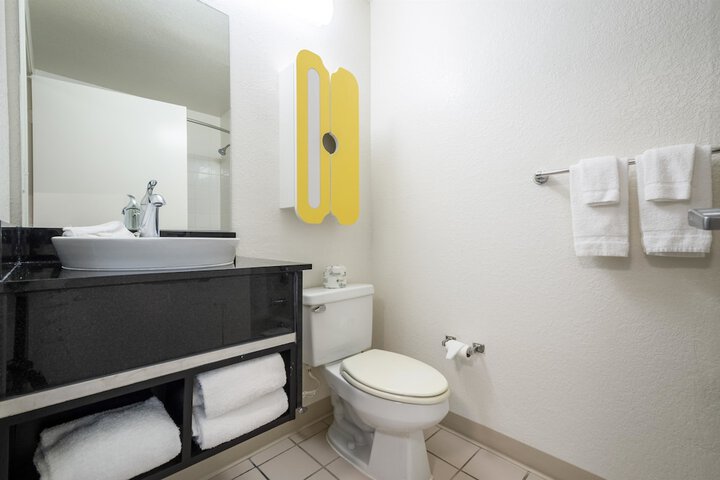 Room 26 of 33