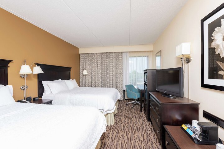 Hampton Inn & Suites Cleveland-Airport / Middleburg Heights