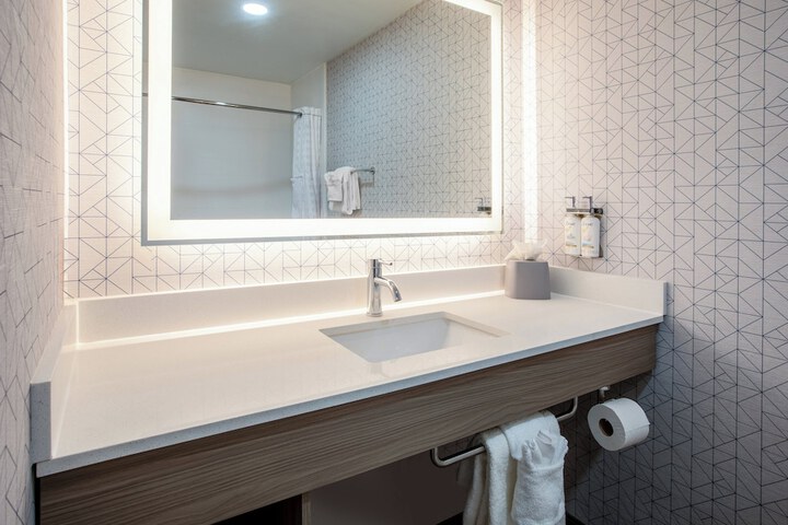 Holiday Inn Express & Suites Lathrop by IHG