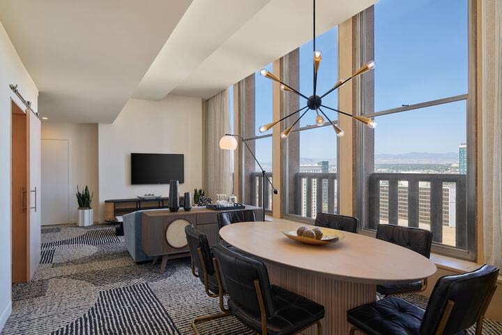 Room 40 of 146