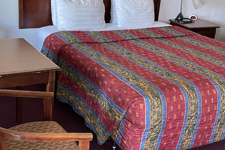 Room 24 of 28