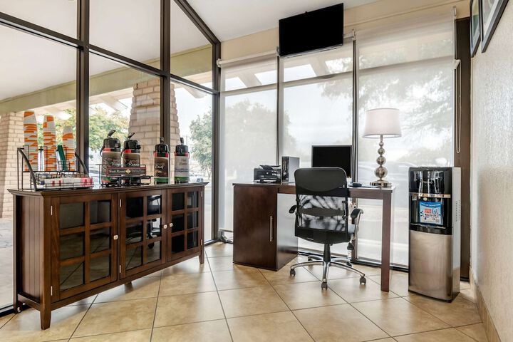 Business Center 28 of 29