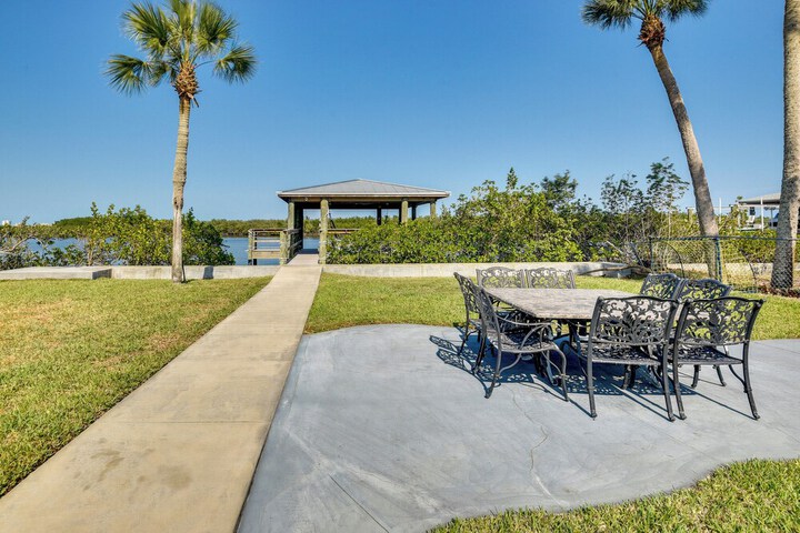 Riverfront Port Orange Home w / Dock & Slip!