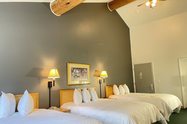 Room 53 of 79