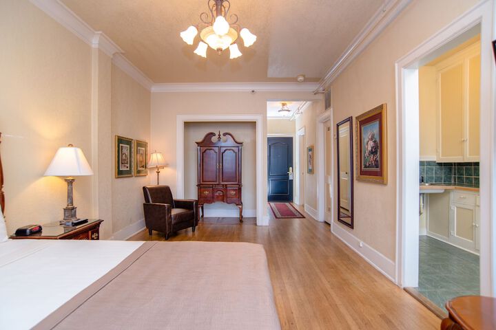 Room 16 of 40