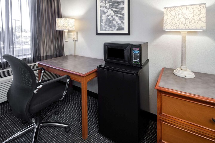 Room 9 of 30