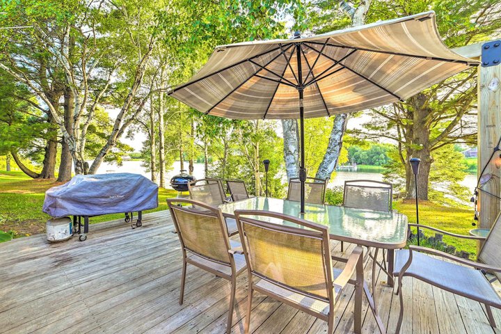 Riverfront Home w / Dock 6 Mi to Cheboygan!