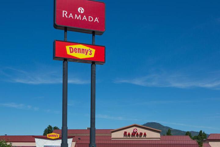 RAMADA BY WYNDHAM MEDFORD HOTEL AND CONF