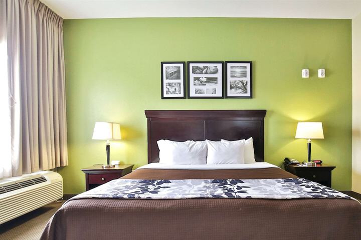 Room 43 of 103