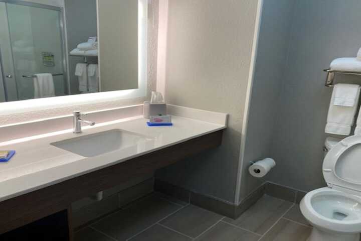 Holiday Inn Express & Suites Enterprise by IHG