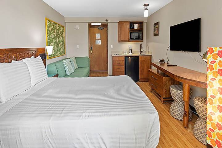 Room 28 of 61