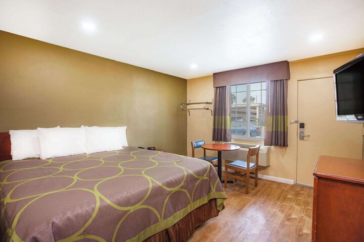 Room 18 of 19