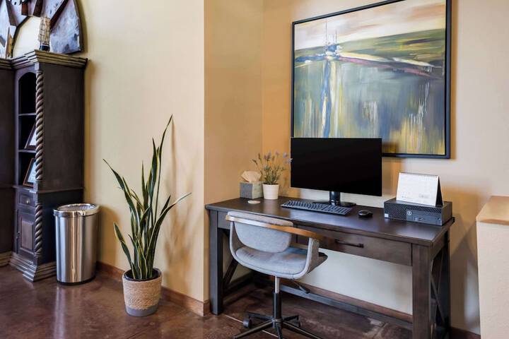 Business Center 70 of 78
