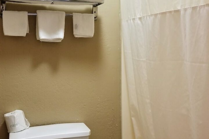Room 10 of 27