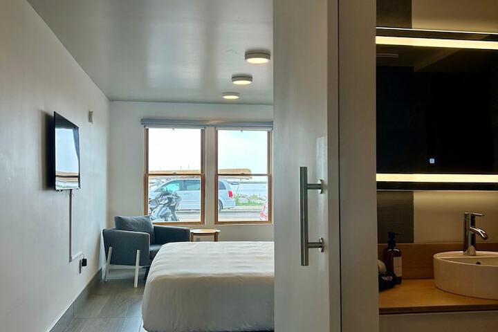 Harbor Inn Self Check-in Hotel
