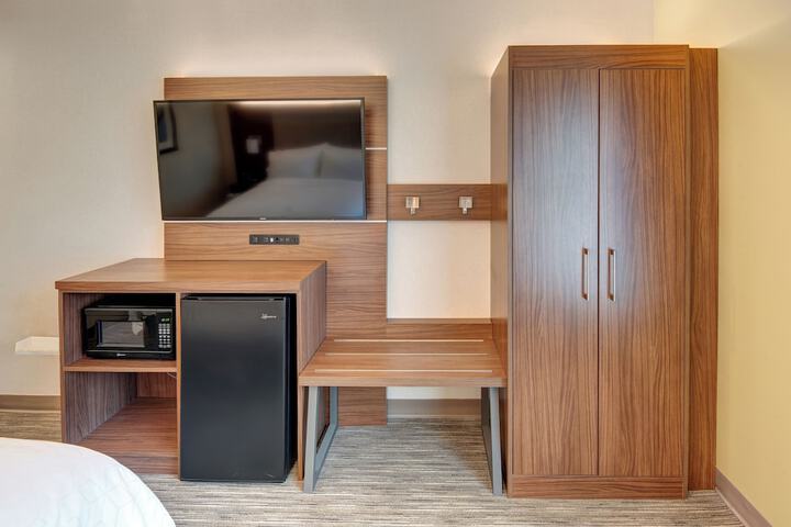 Holiday Inn Express Hotel & Suites West Long Branch by IHG