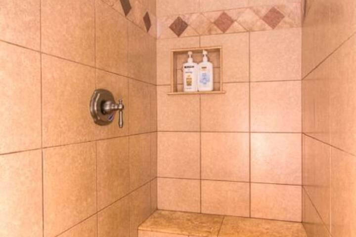DiamondStone Guest Lodges