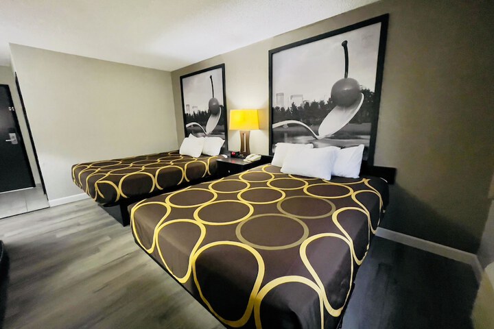 Room 28 of 65