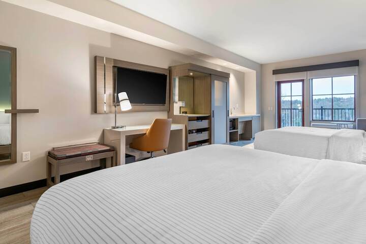 Cambria Hotel Lake Placid - Lakeside Resort