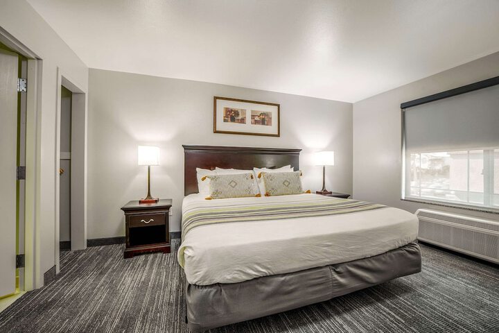 Room 85 of 104