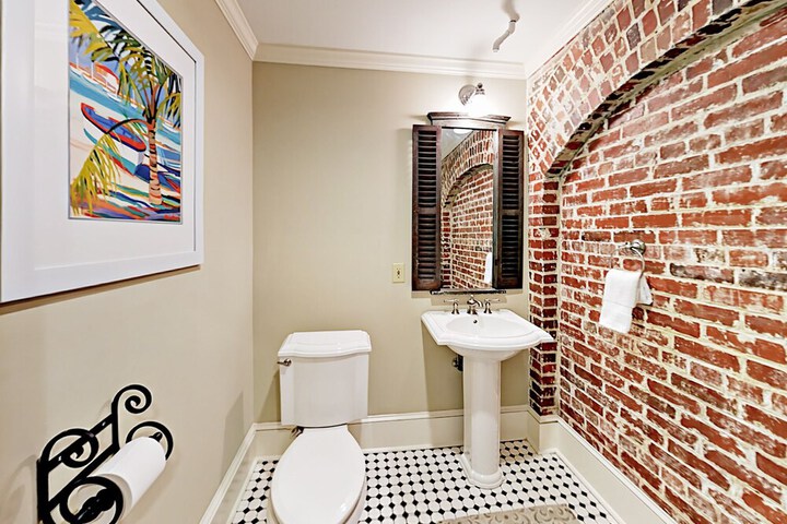Room 11 of 25