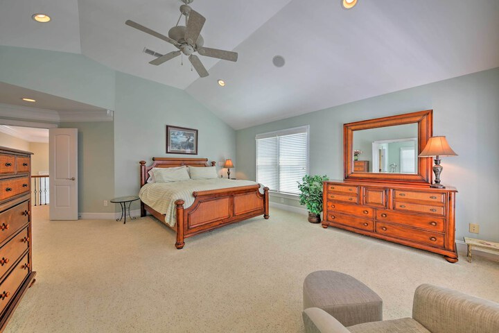 Manteo Waterfront Resort Home w / 30-ft Dock!