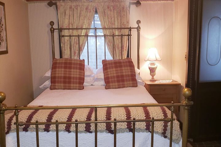 Room 52 of 76