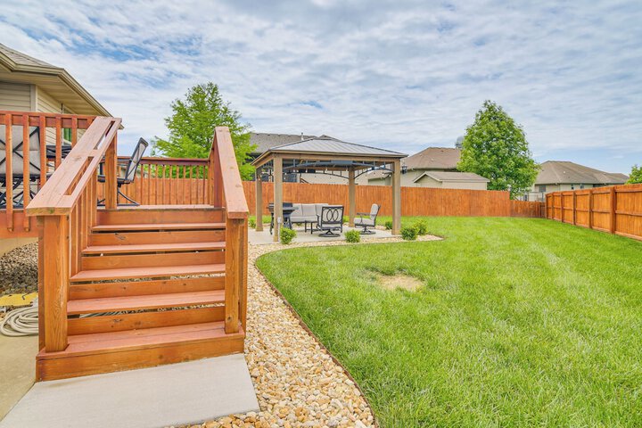 Pool Access Grill & Gazebo: Ozark Getaway!