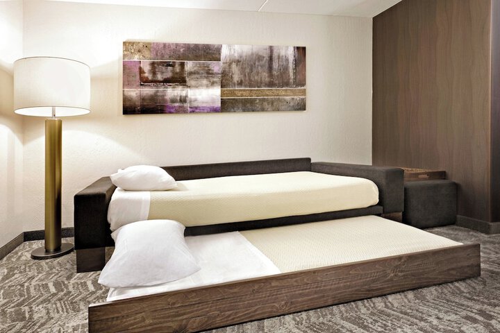 Room 9 of 16