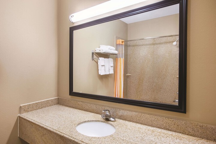 La Quinta Inn & Suites by Wyndham Bay City