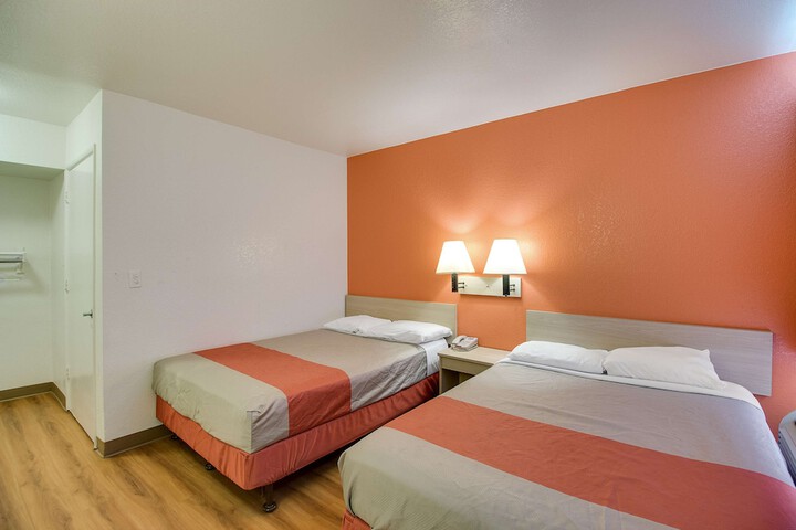 Room 23 of 28