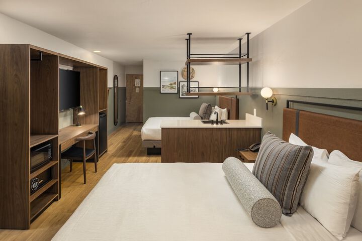 Room 16 of 25